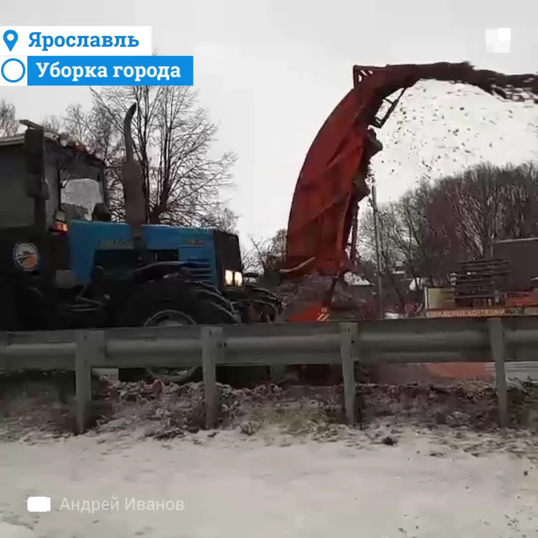 Коммунальщики сбрасывают грязный снег с дороги в реку: видео | Новости  Ярославля, 27 января 2021 г. - 27 января 2021 - 76.ру