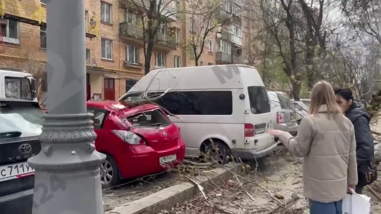 Последствия урагана в Москве и Подмосковье: краткая сводка итогов  разрушительного ветра в столице - 22 апреля 2024 - МСК1.ру