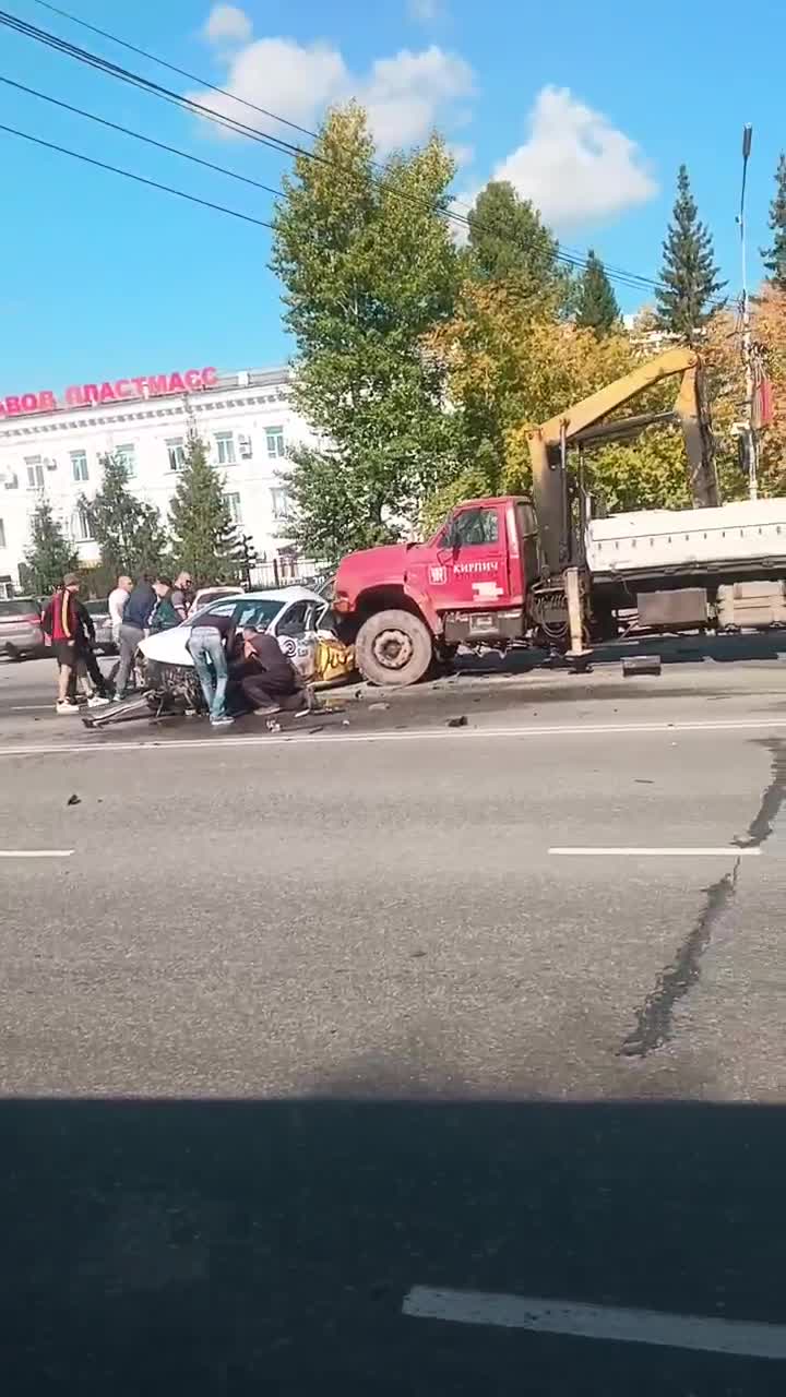 Скончался таксист, который устроил массовое ДТП в Копейске: фото и видео -  18 сентября 2023 - 74.ру