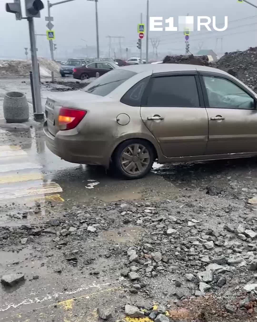 В Екатеринбурге в Солнечном нашли самую опасную дорогу города — она убивает  машины - 16 мая 2024 - Е1.ру