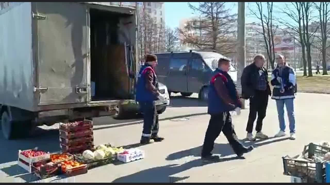 ККИ прогнал лоточников от станций метро в шести районах Петербурга —  Мегаполис