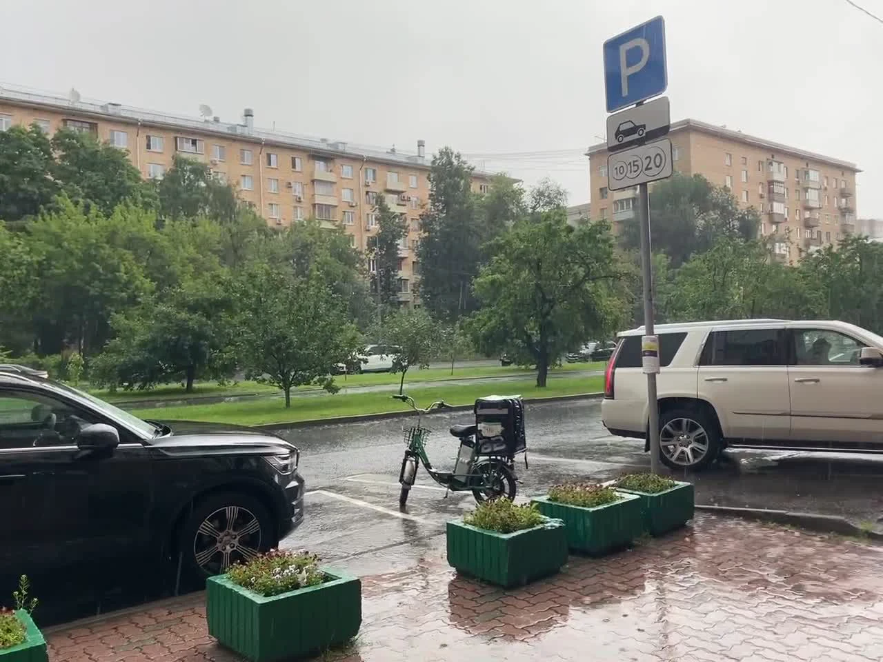 Дождь, гроза и ураган — на Москву обрушилась непогода: фото и видео с  затопленных улиц столицы - 18 июля 2023 - МСК1.ру