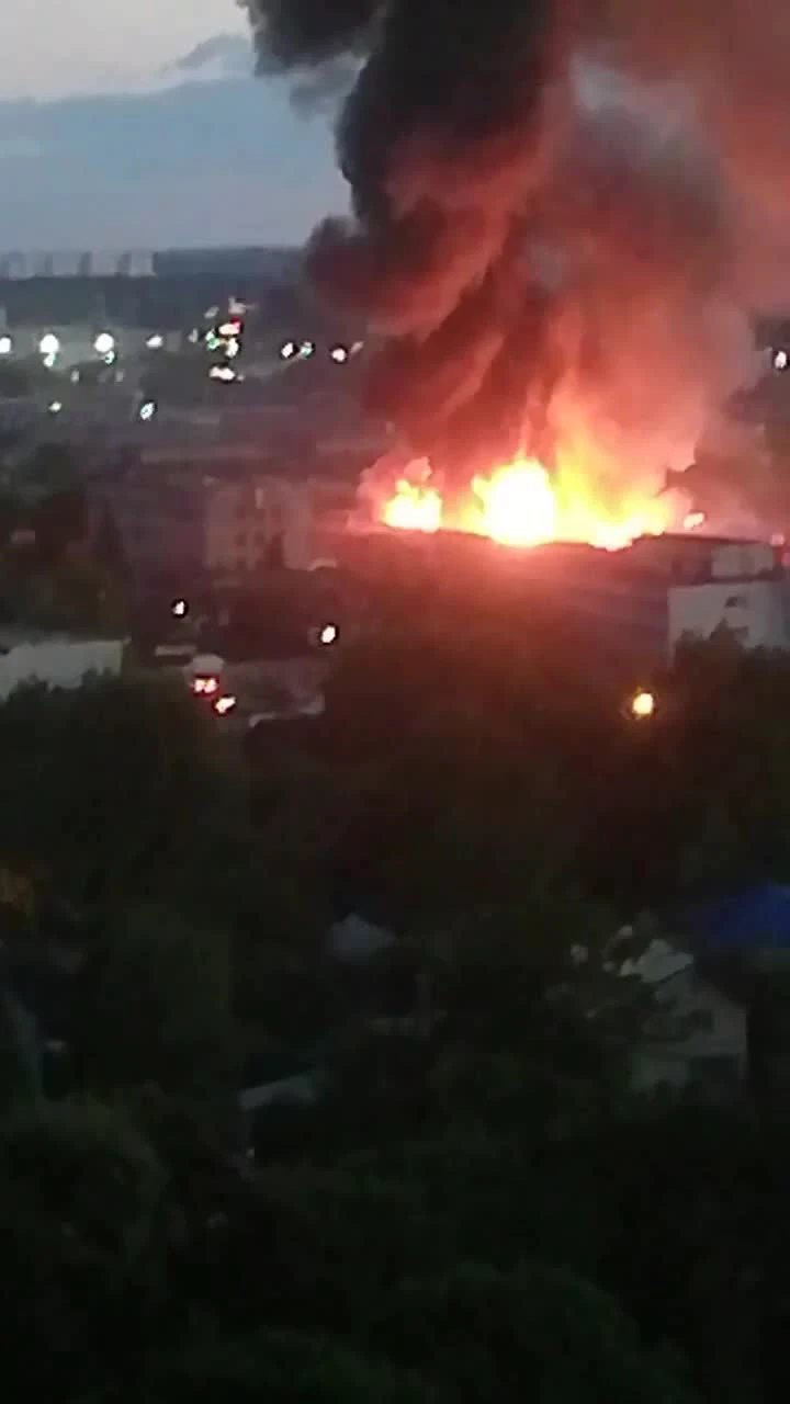 Пожар в Сходне. Пожар на Сходня мебель. Пожар в Химках сейчас. Пожар в Химках сегодня.