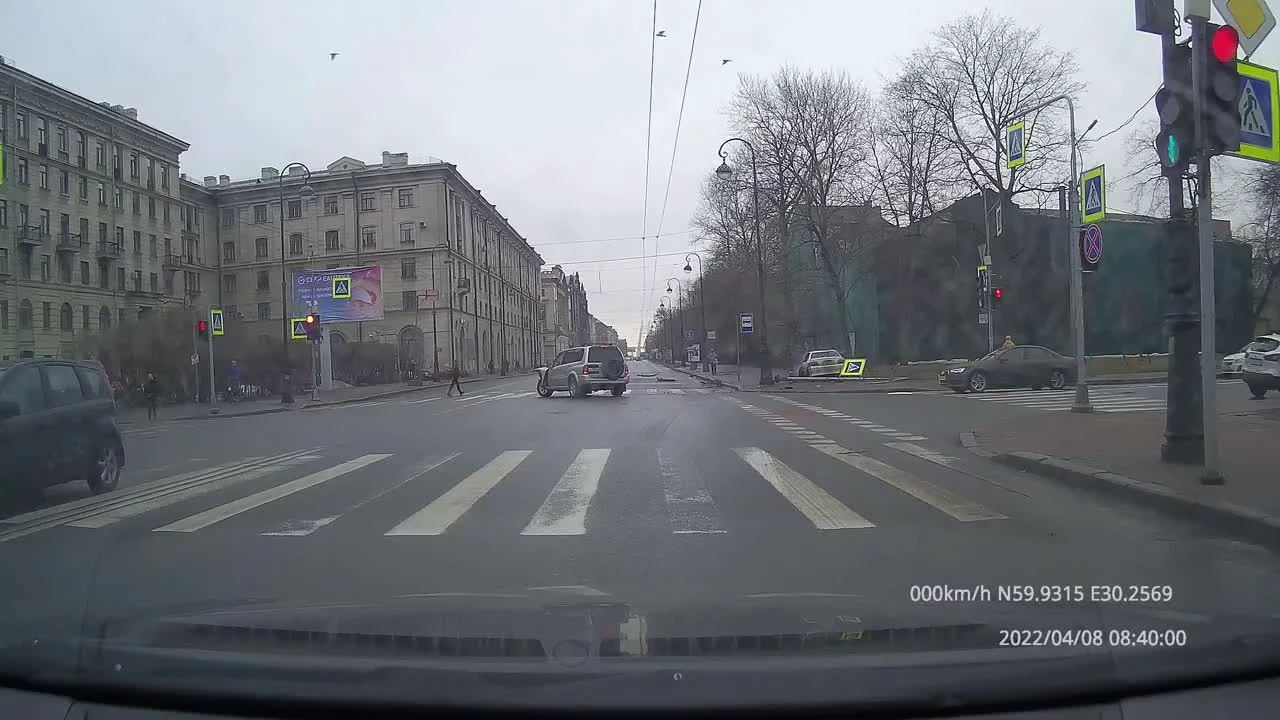 Бездыханное тело молодого человека нашли в парадной дома на Новоизмайловском  проспекте — Мегаполис