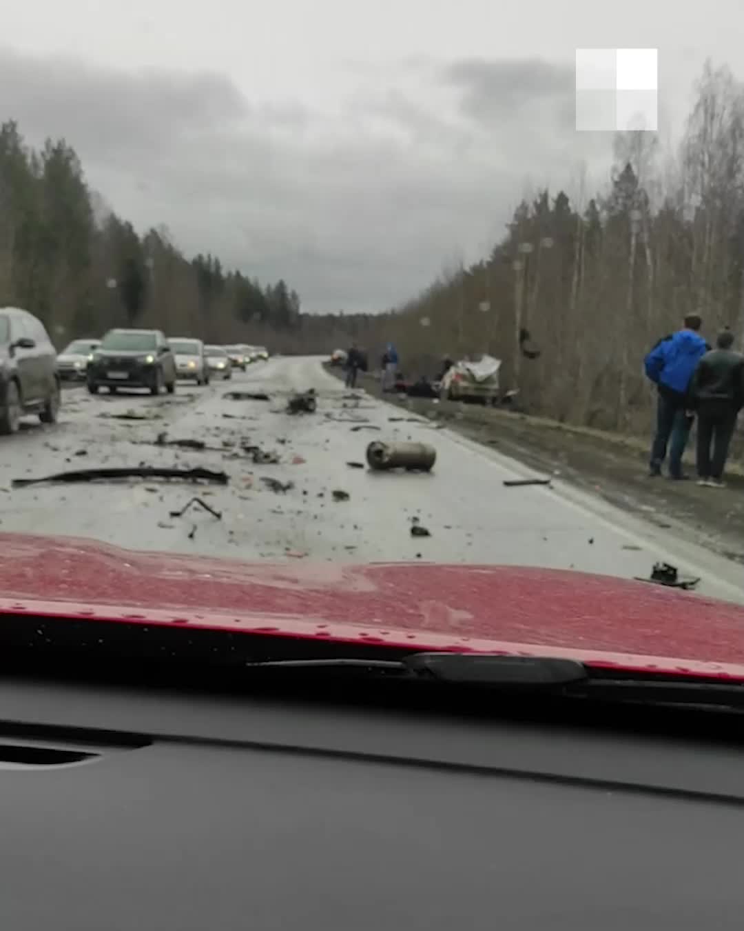 На трассе под Екатеринбургом ДТП: легковушка столкнулась с автокраном - 28  марта 2023 - Е1.ру