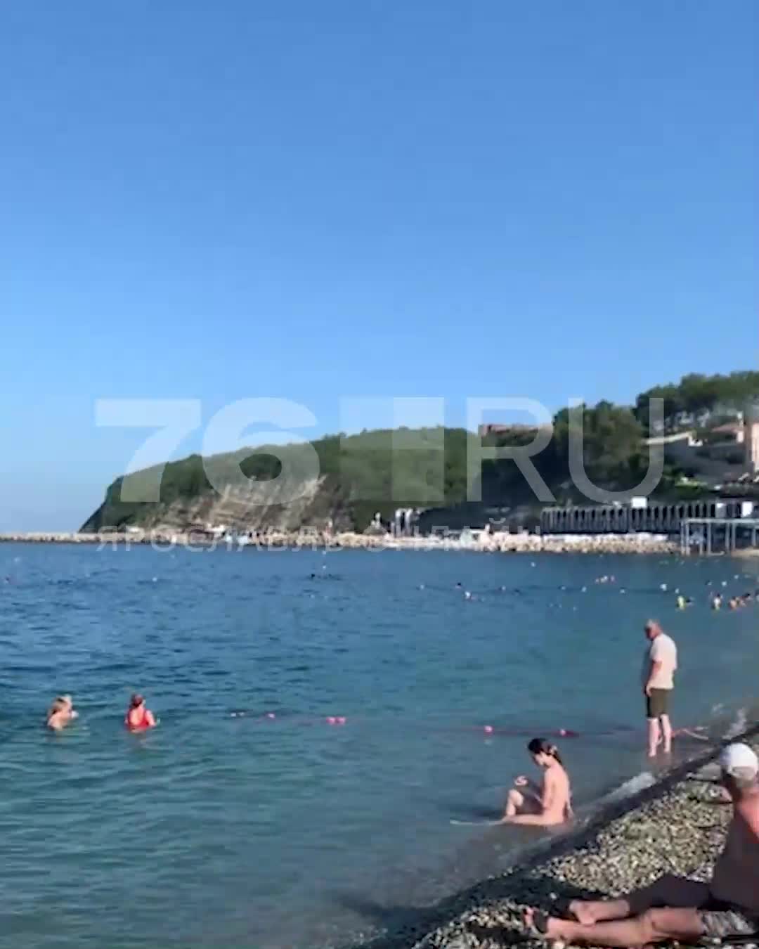 ​Занимавшихся сексом на пляже сочинцев окатили водой из ведра и развели по камерам - Югополис