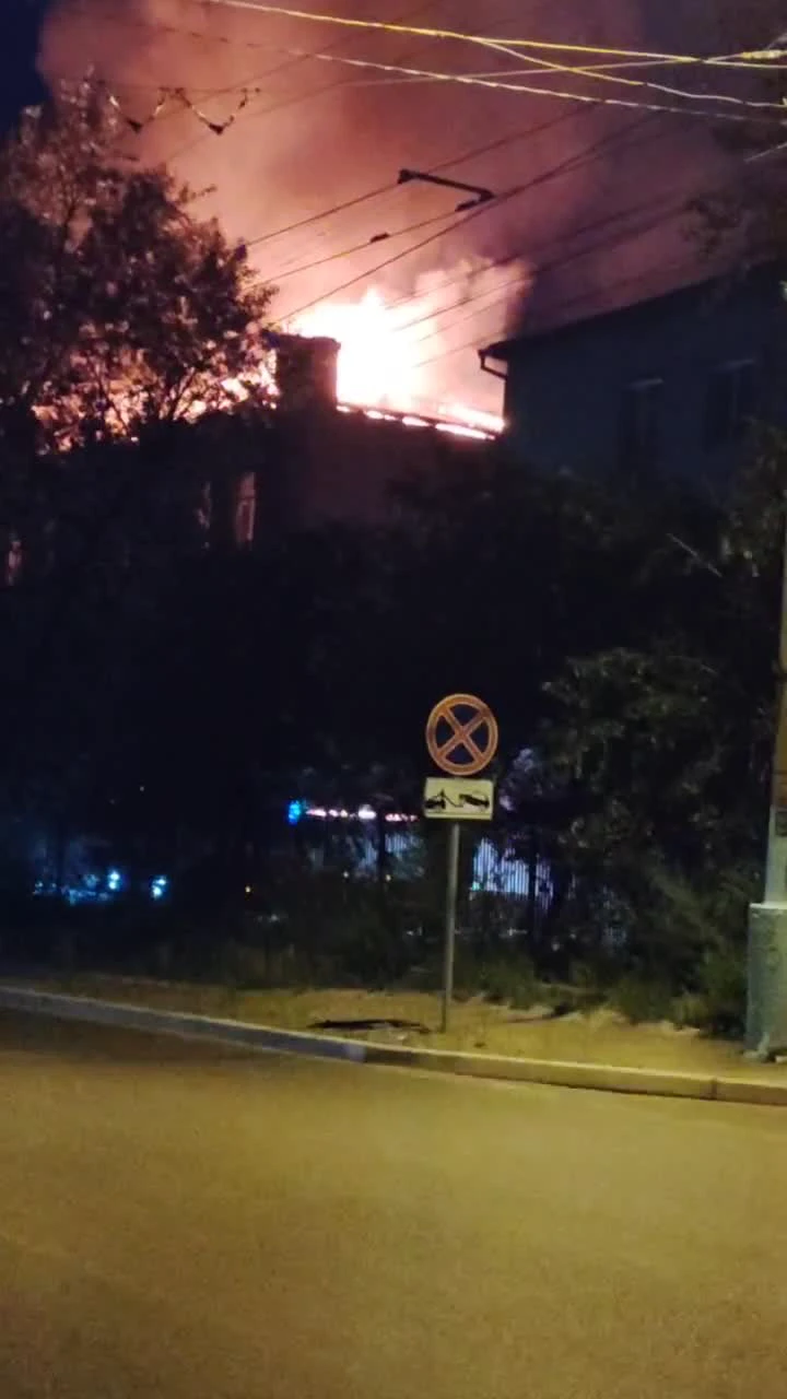 Видео пожара заброшенного здания Мариинского женского приюта в Чите - 20  июня 2024 - ЧИТА.ру