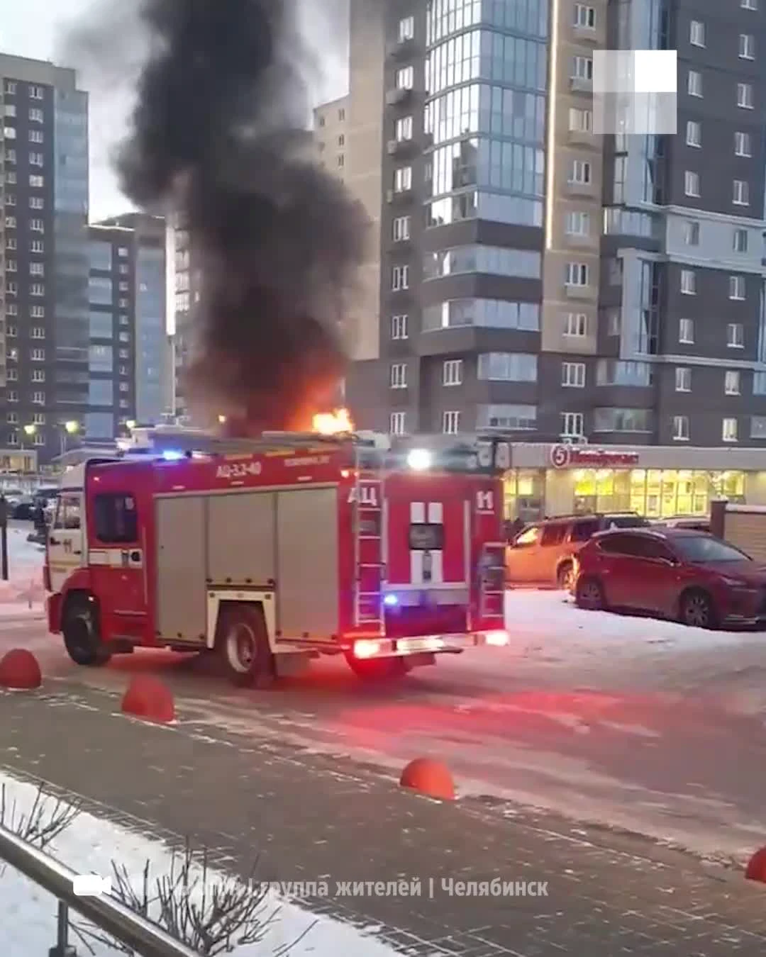 Сгорела машина в микрорайоне «Ньютон»: видео, 30 ноября 2022 г - 30 ноября  2022 - 74.ру