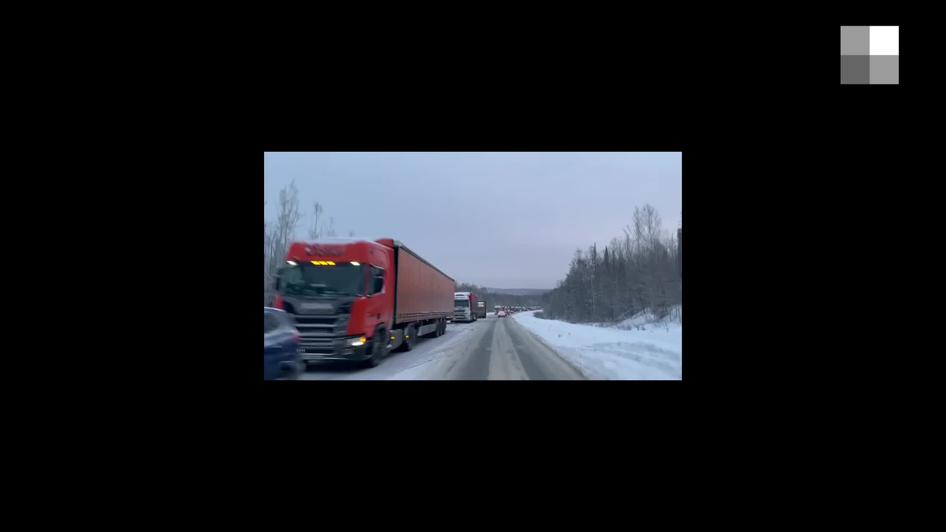 На Пермском тракте собралась многокилометровая пробка: видео - 28 декабря  2023 - Е1.ру