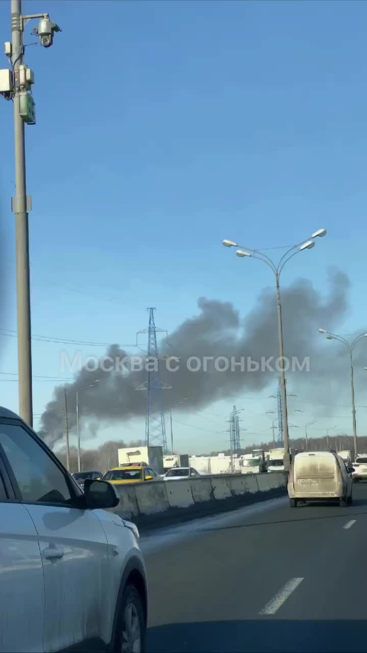 В Новой Москве загорелся склад: видео, фото, подробности, что горит на  Калужском шоссе - 20 февраля 2024 - МСК1.ру