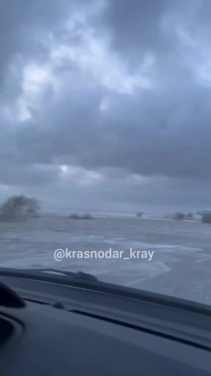 Поразительные видео с побережья Черного моря, людей в Крыму эвакуируют  из-за урагана - 26 ноября 2023 - 45.ру