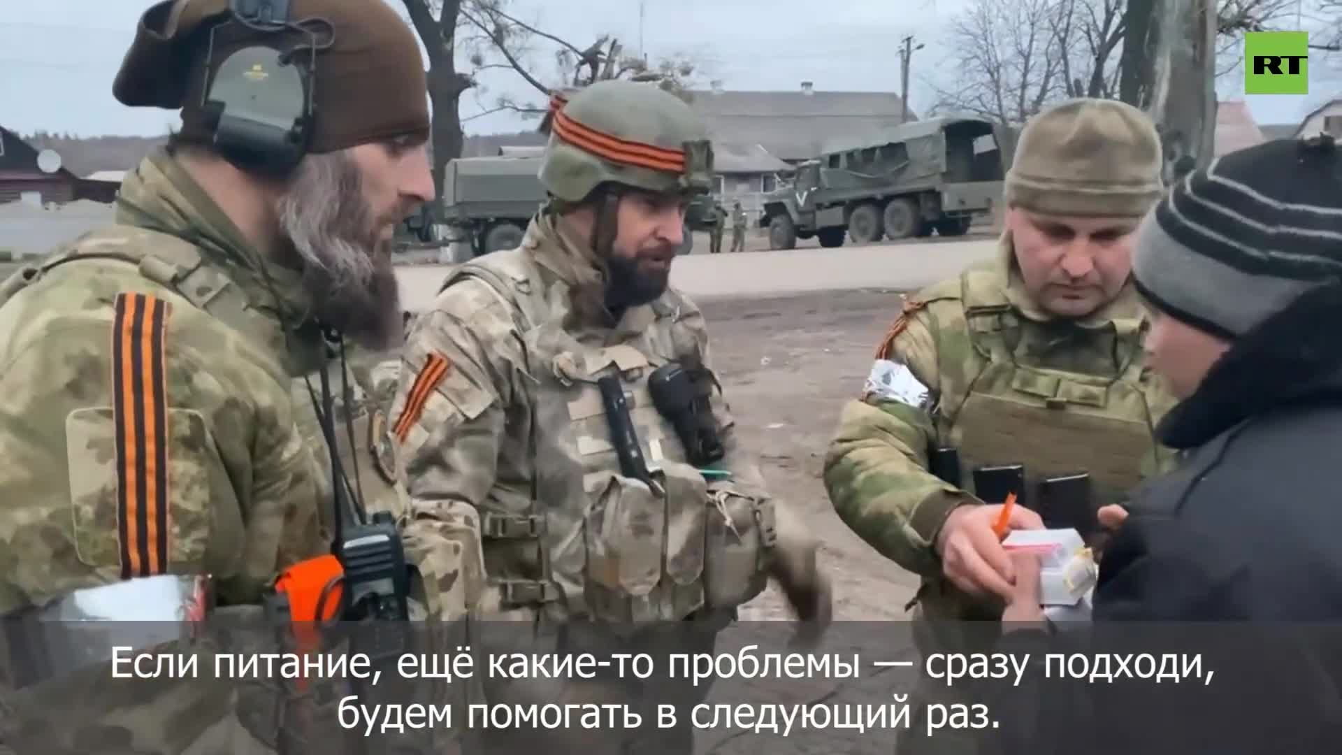 Спасибо, сыночек: как мирные жители встречают военных России и ДНР — РТ на  русском