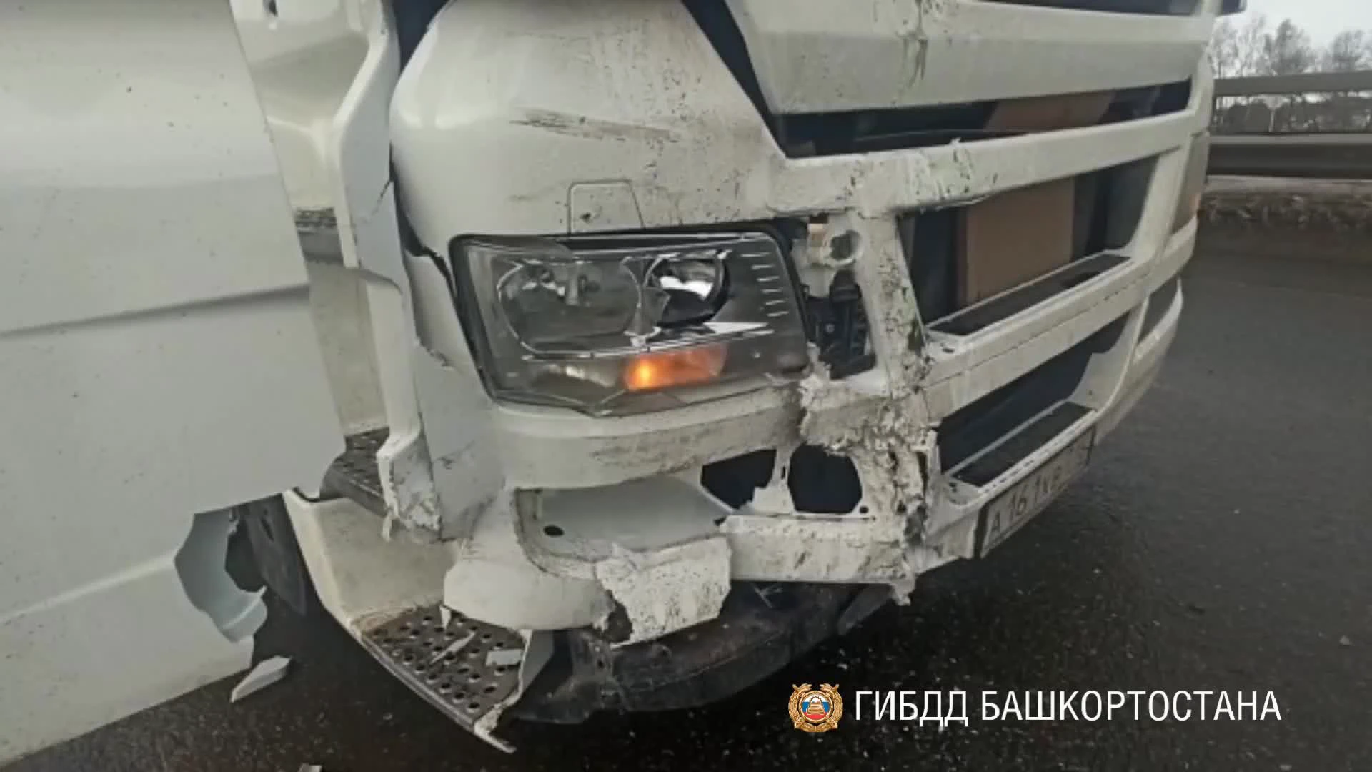 Появилось видео с места смертельного ДТП с двумя фурами и Mitsubishi Lancer  под Уфой 9 марта 2021 года - 9 марта 2021 - УФА1.ру