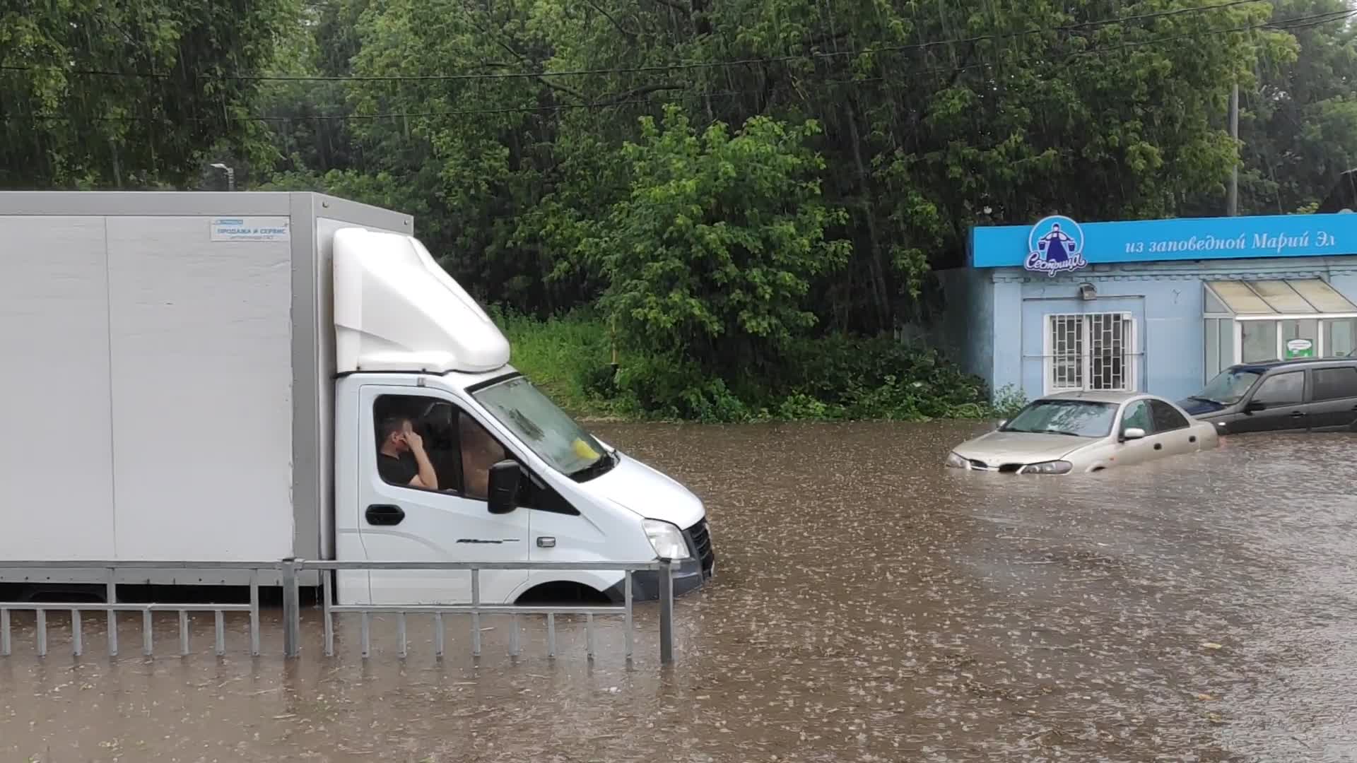 Потоп в Нижнем Новгороде, машины затопило на Ковалихинской и Алексеевской,  18 июня - 18 июля 2022 - НН.ру