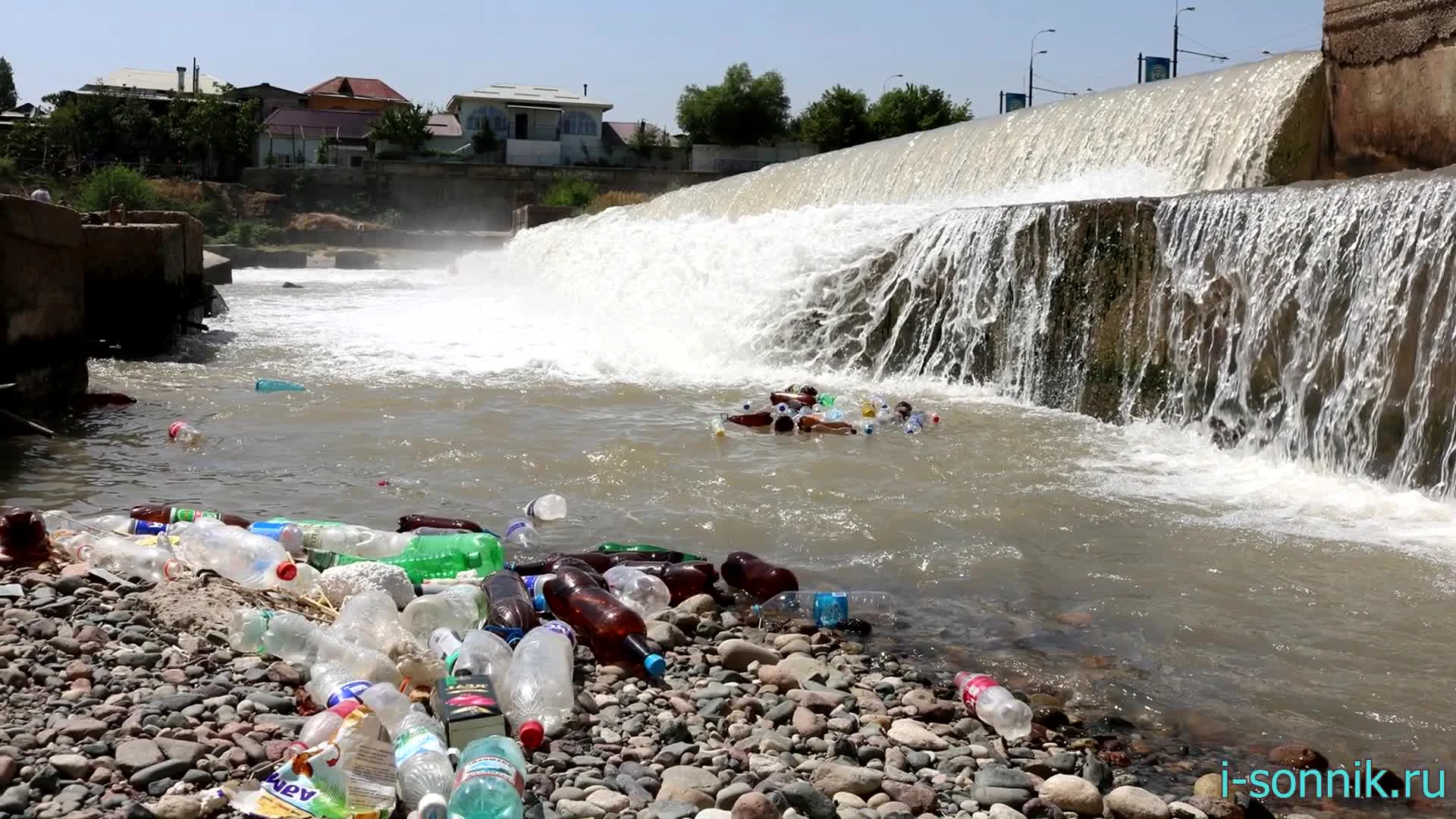 К чему снится грязная вода во сне для женщины и мужчины: в бассейне, в  море, в ведре, в реке - толкование, сонник :: Гороскоп :: Клео.ру