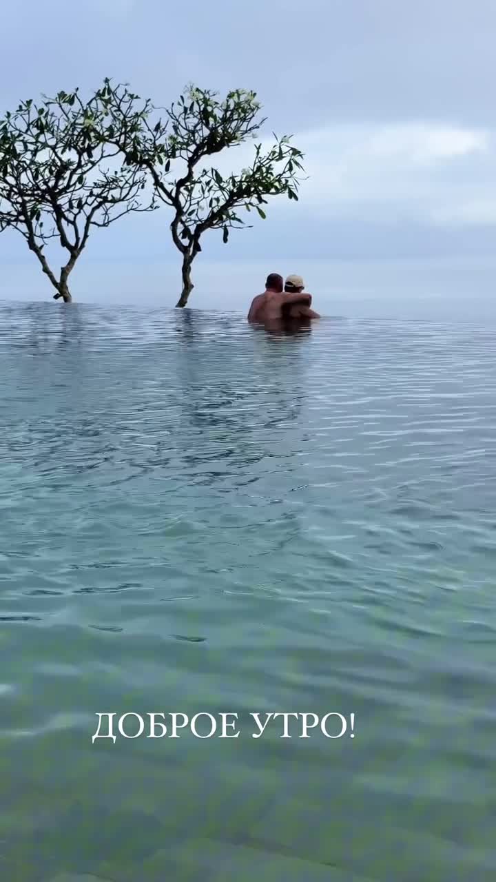 Ашық ауада жастардың қатысуымен ресейлік қолдан жасалған порно Жамбастарды ұру