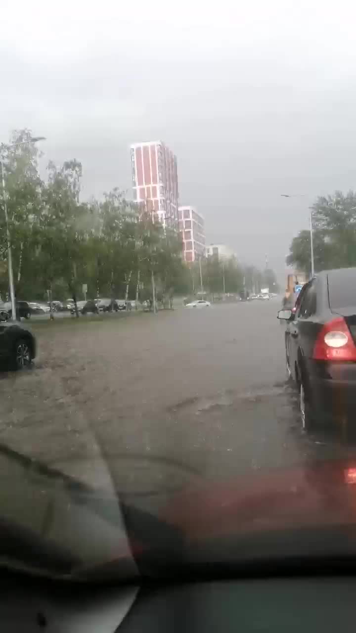 Из-за сильного дождя в Москве затопило все улицы, что происходит на улице,  когда закончатся осадки: последствия ливня, как столица пережила очередное  «наводнение» - 6 июня 2024 - МСК1.ру