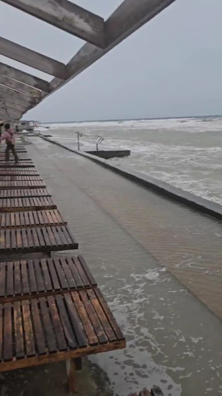 Сильнейший шторм на побережье Кубани: онлайн-трансляция - 26 ноября 2023 -93.ru