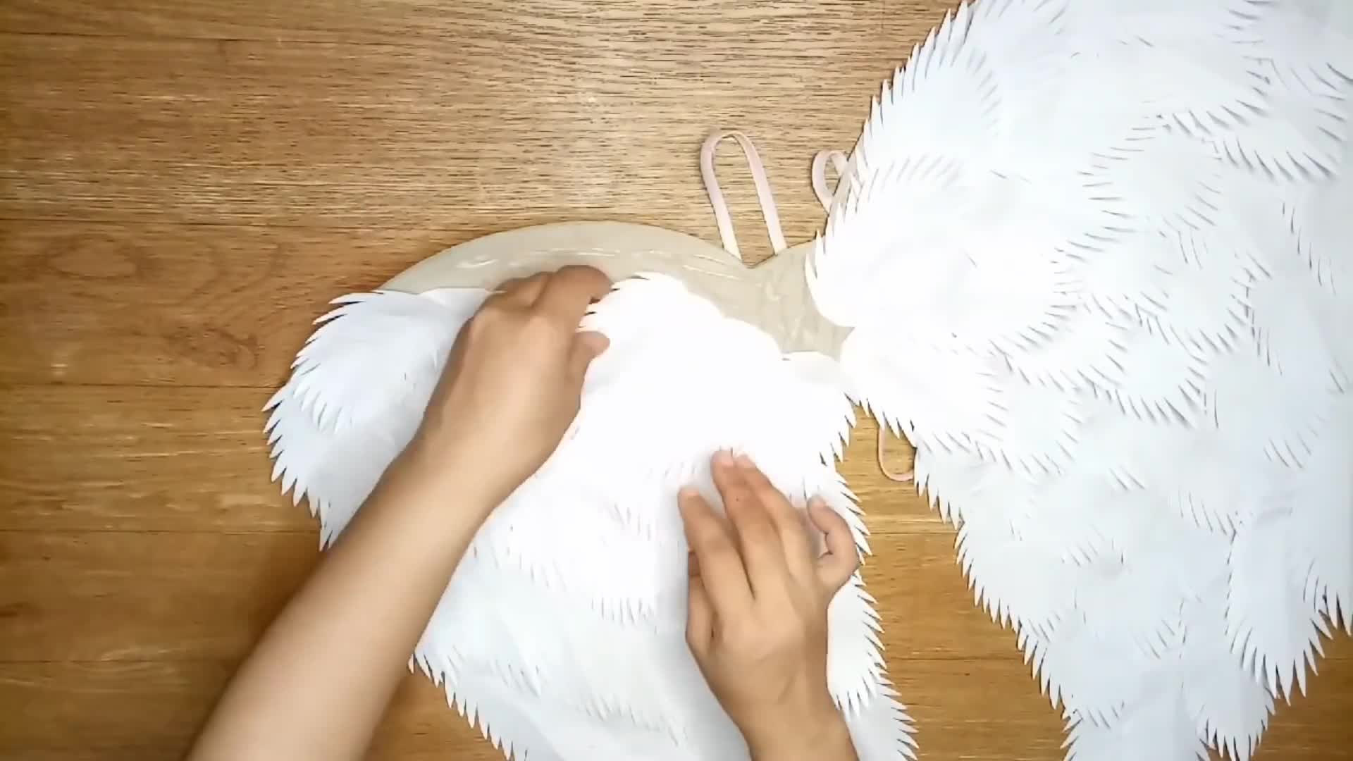Как сделать новогодний костюм ангела своими руками?