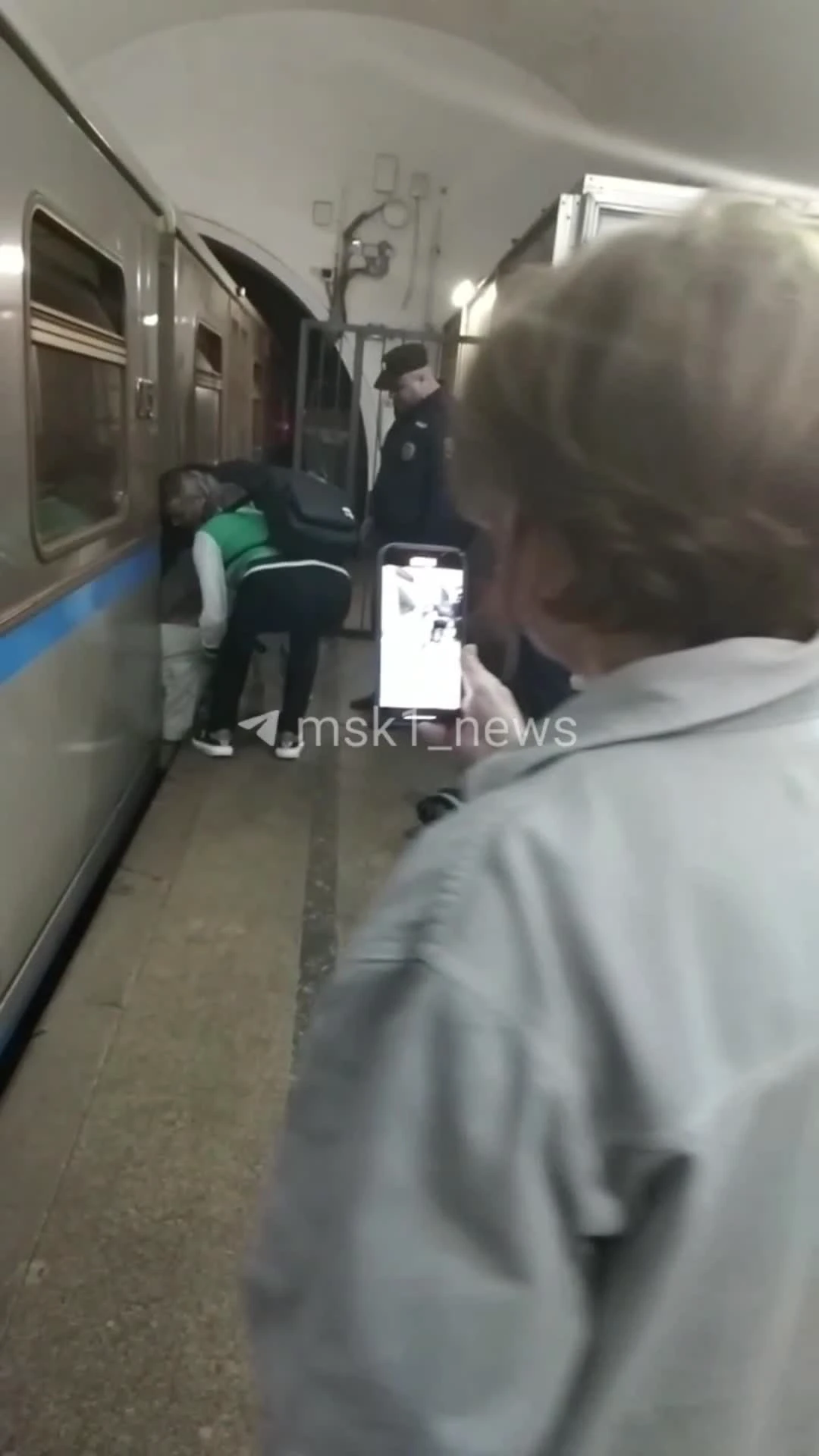 Missis Stoun internetda gangvalged oladi Rus transseksual eshagiga sikiladi.