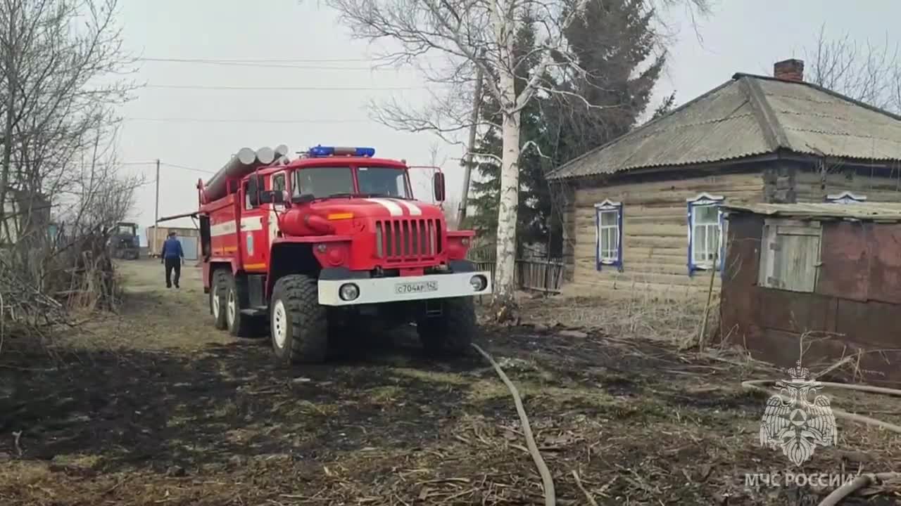 Сгорели 10 домов: очевидцы сообщают о сильном пожаре в кузбасском поселке,  МЧС говорит о двух уничтоженных огнем постройках - 5 мая 2023 - НГС42.ру