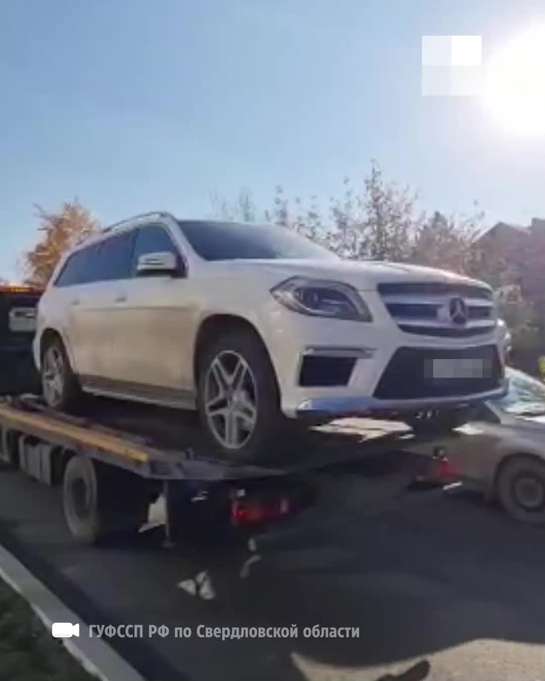 Екатеринбуржец лишился элитного Mercedes GL 400 за долги по кредитам, 21  октября 2022 г. - 21 октября 2022 - Е1.ру