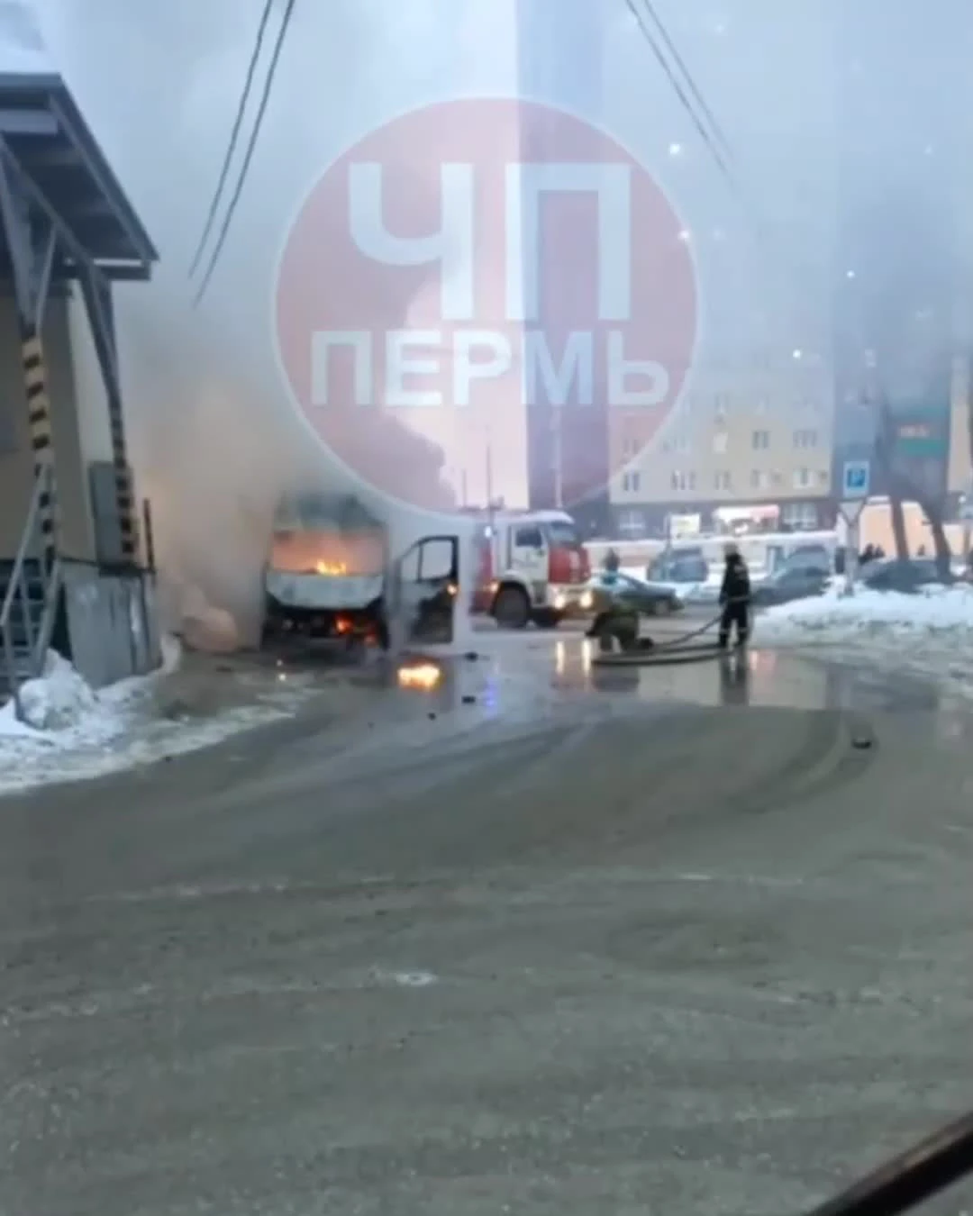 Видео, как 28 февраля в Свердловском районе Перми сгорела «Газель» - 29  февраля 2024 - 59.ру