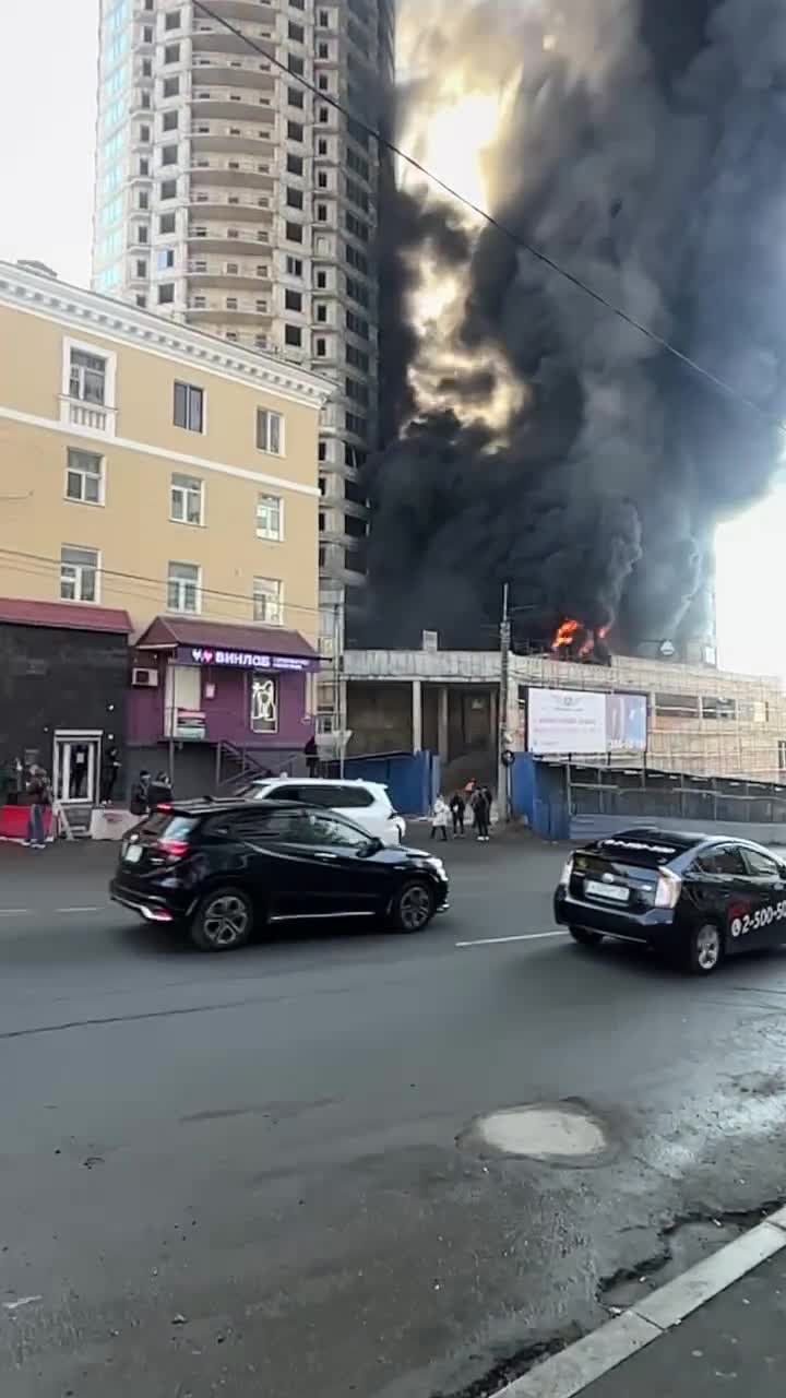 Страшный пожар прямо сейчас. На Дальпрессе во Владивостоке горят два  недостроя — видео - 4 декабря 2023 - ВЛАДИВОСТОК1.ру