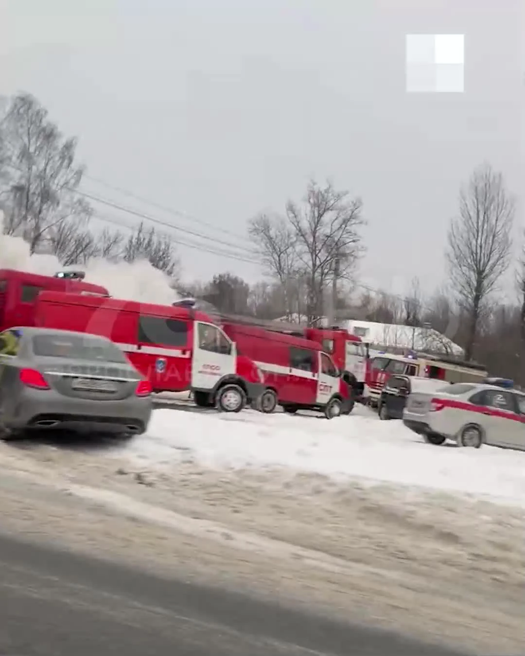 Что горит на Суздальском шоссе в Ярославле: пожар в автосервисе, фото,  видео - 13 декабря 2023 - 76.ру