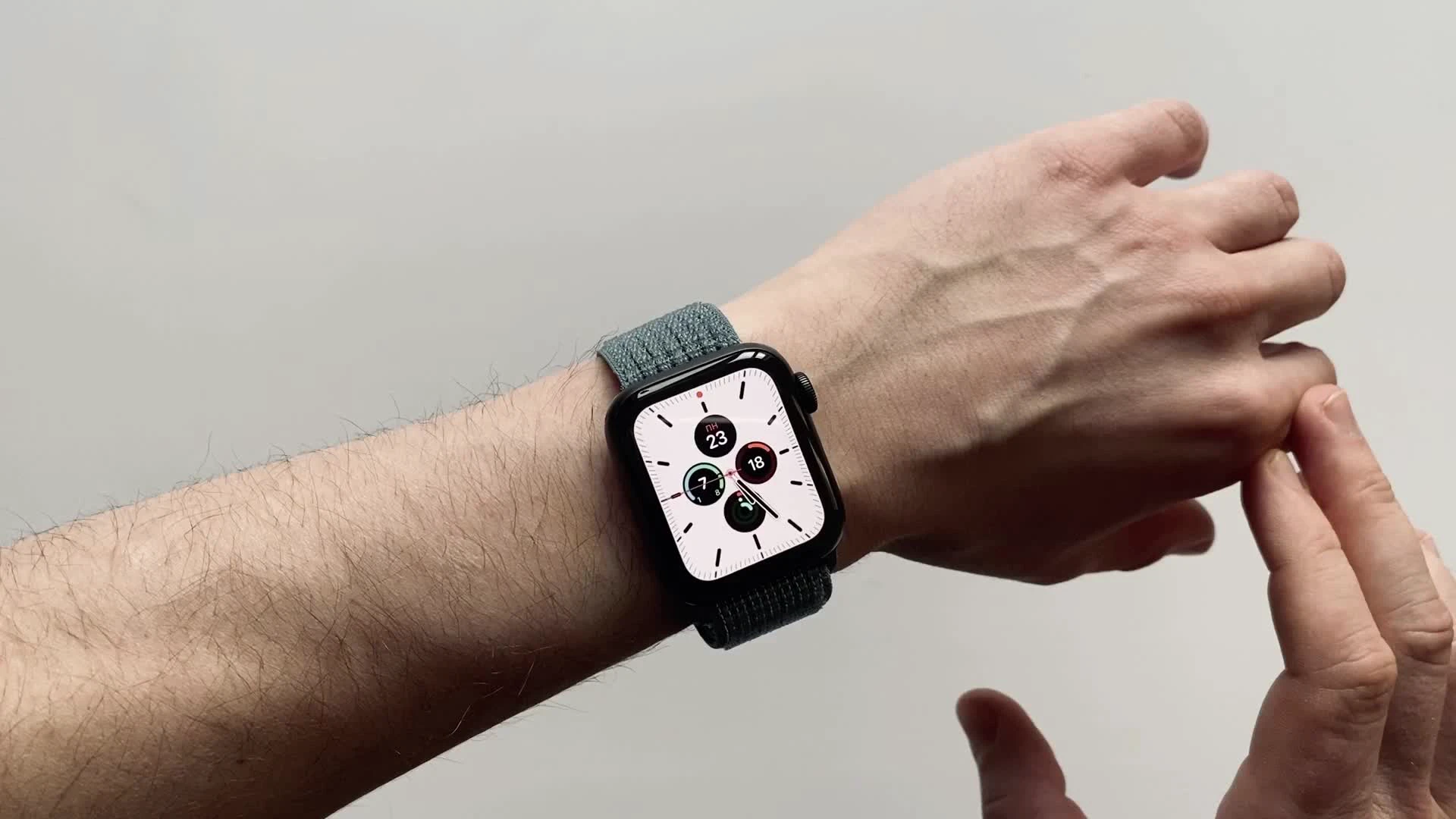 Обзор Apple Watch Series 5 — умных часов с негаснущим экраном — Лайфхакер