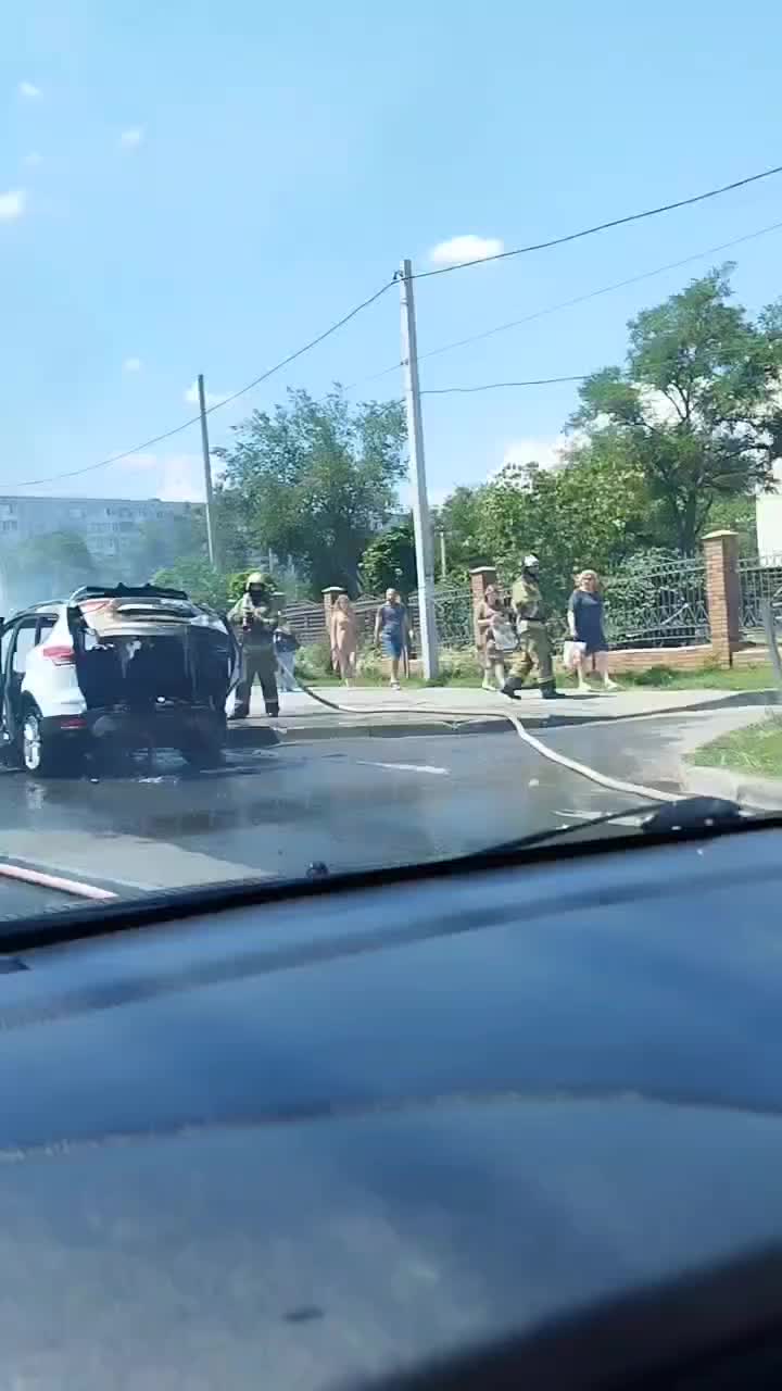 В Волгограде напротив больницы дотла сгорел американский кроссовер — видео  - 10 июня 2024 - V1.ру