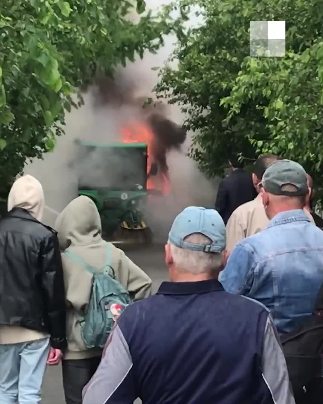 В Екатеринбурге на ходу воспламенилась машина-пылесос 10 июня 2022 года -  10 июня 2022 - Е1.ру