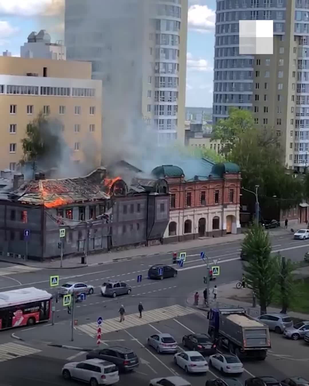 Пожар на Сенной в Нижнем Новгороде 30 мая 2022 года: дома Башкирова и  Чардымова загорелись на площади Сенной в Нижнем Новгороде - 30 мая 2022 -  НН.ру