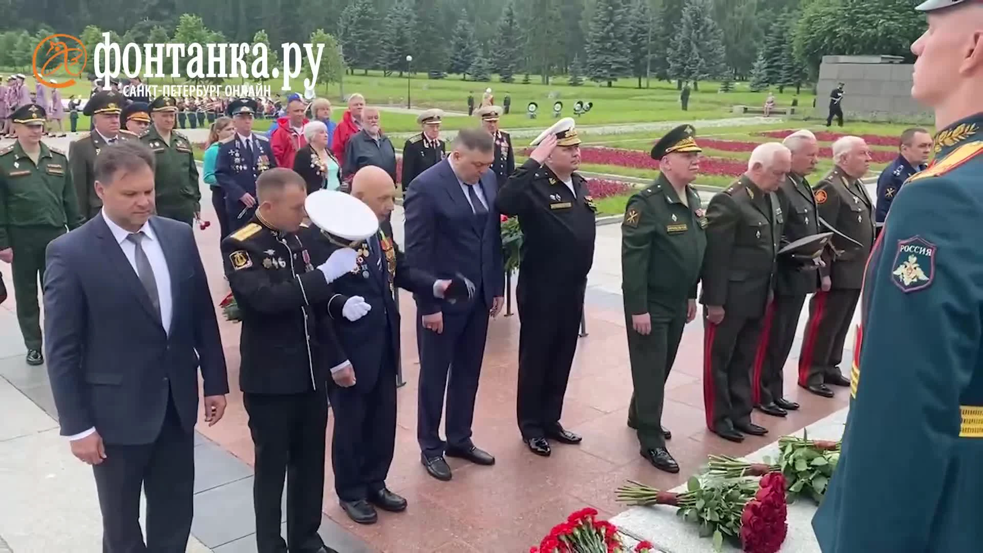 В Минобороны согласовали церемонию зажжения лампады от Вечного огня  Пискаревского кладбища - 19 июня 2024 - ФОНТАНКА.ру