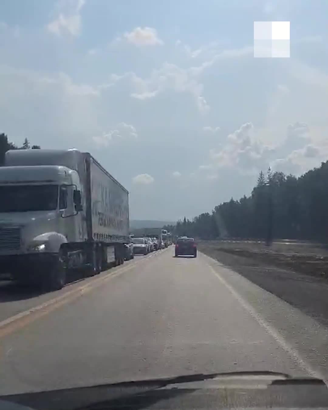 Пермский тракт встал в огромную царь-пробку: видео длиною в жизнь - 4  августа 2023 - Е1.ру