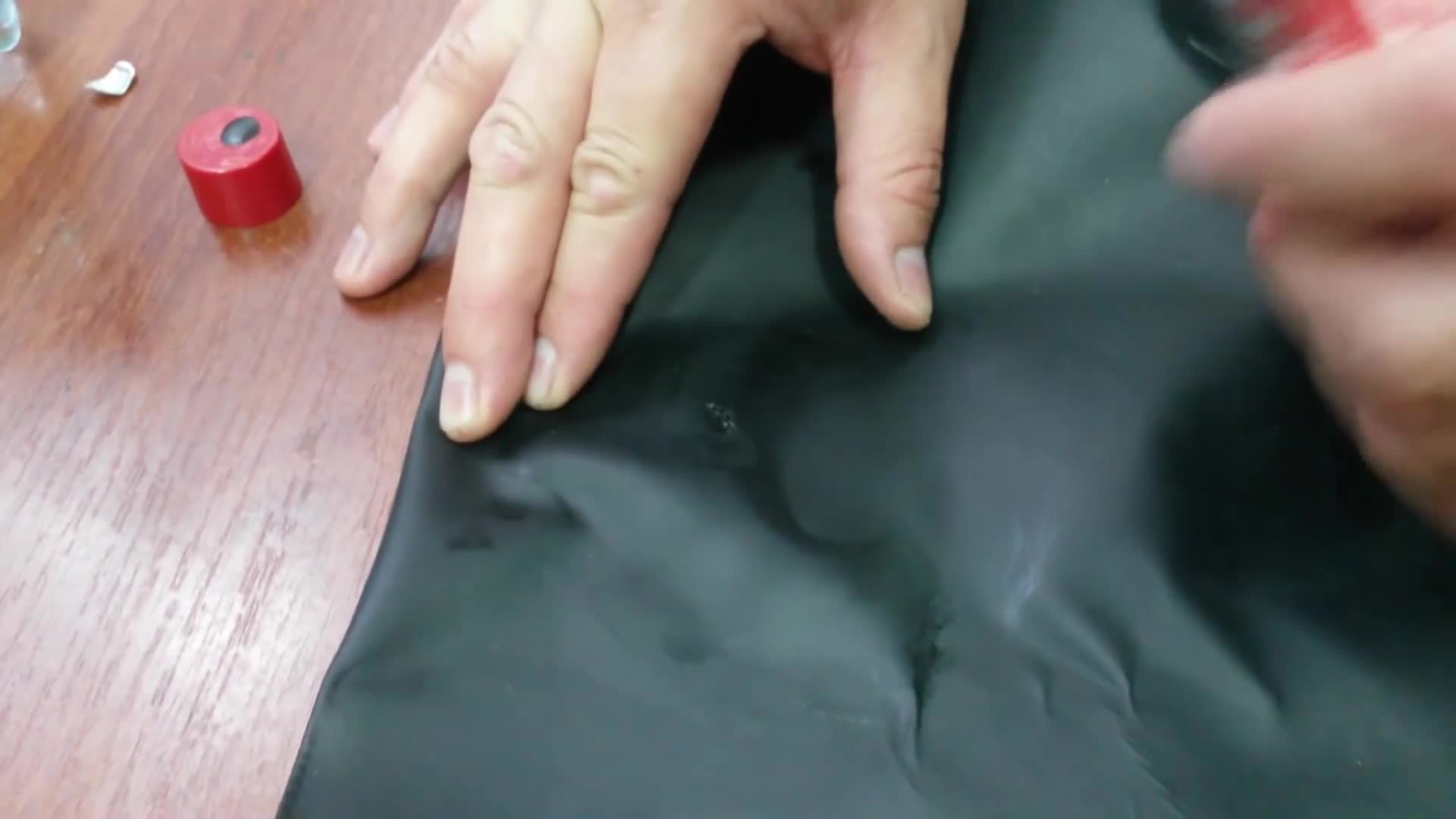 Как заклеить надувной матрас своими руками?