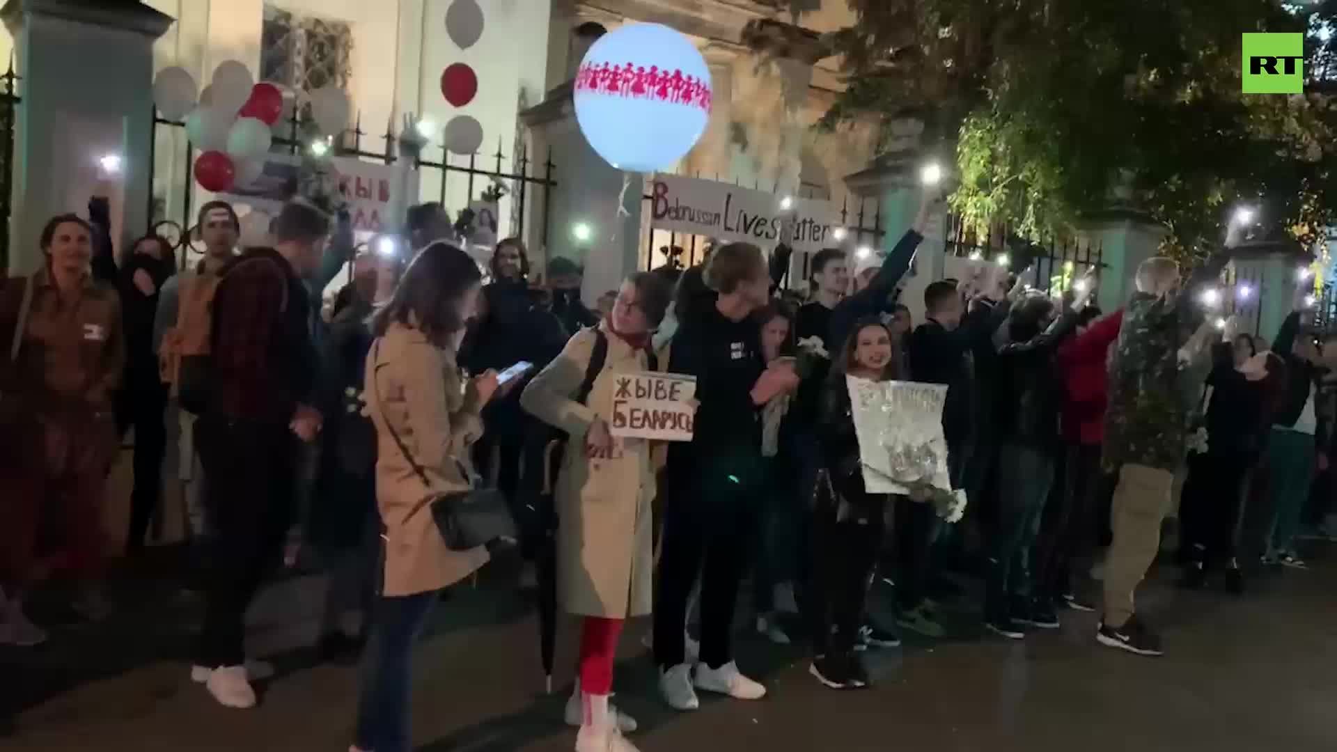 Демонстранты сохраняли спокойствие: участники акции протеста в Минске  разошлись — РТ на русском