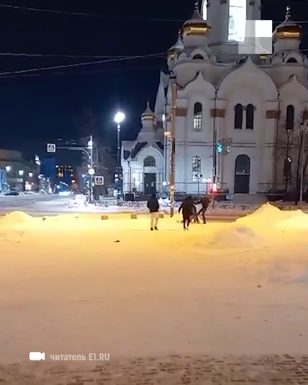 В центре Екатеринбурга на улице Малышева произошли массовые драки - 4  января 2024 - Е1.ру