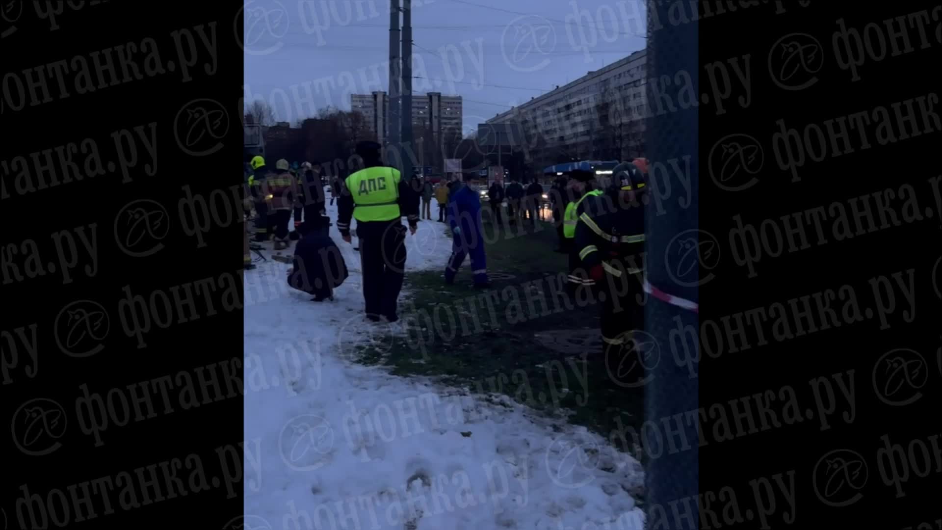 Полиция проводит проверку по факту выезда автобуса на тротуар в  Василеостровском районе Петербурга - 24 января 2024 - ФОНТАНКА.ру