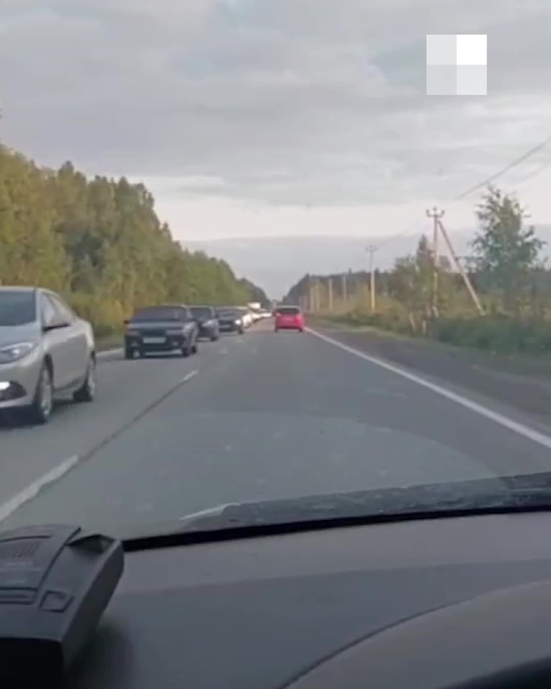 Водитель снял видео гигантской пробки под Екатеринбургом — от него  становится плохо - 10 июня 2023 - Е1.ру