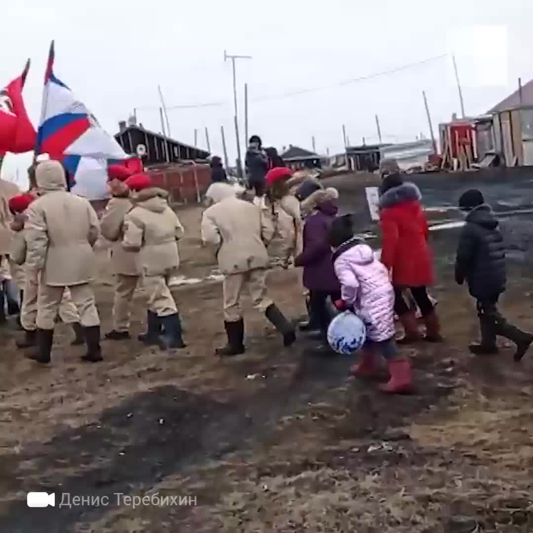 Парад не в Москве»: шествие школьников ко Дню Победы на севере края стало  федеральным мемом - 11 мая 2021 - НГС24.ру