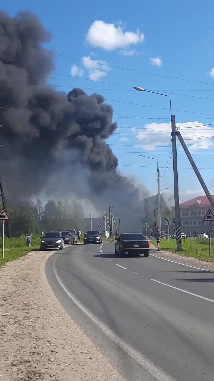 Пожар в Вельске, 4 августа 2022 г.; горел цех УЛК - 4 августа 2022 - 29.ру