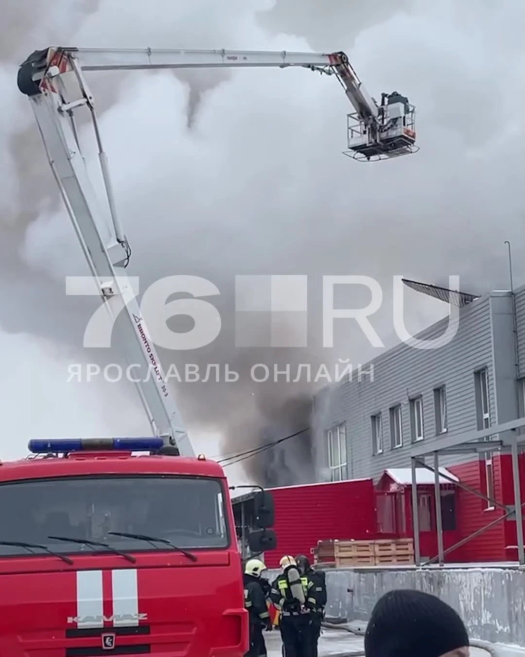 Что горит в Ярославле на проспекте Октября, 78, в Ленинском районе  (Пятерка): подробности, видео - 29 ноября 2023 - 76.ру