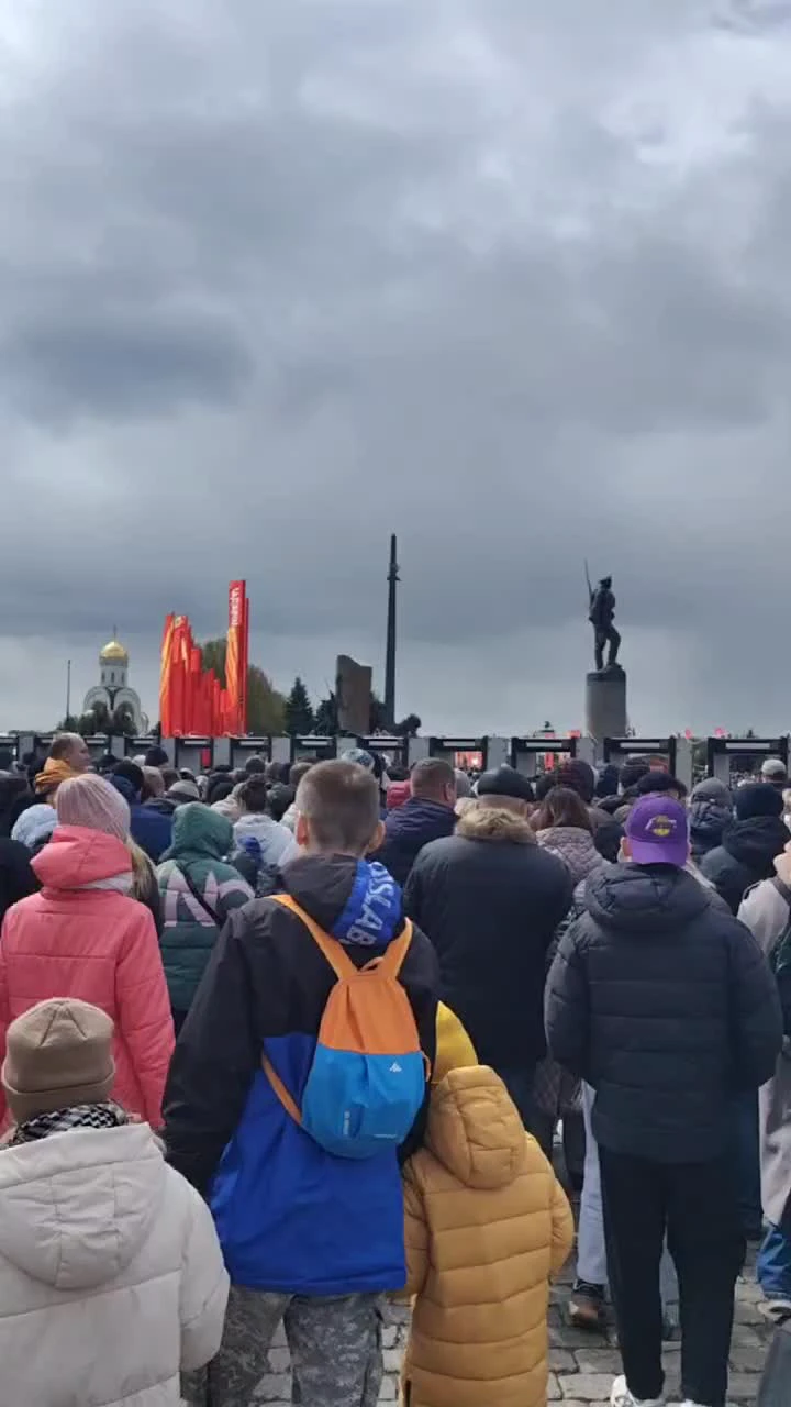 Огромные очереди на вход, полевая кухня и предложения уйти по контракту:  что происходит сейчас в Парке Победы - 9 мая 2024 - МСК1.ру