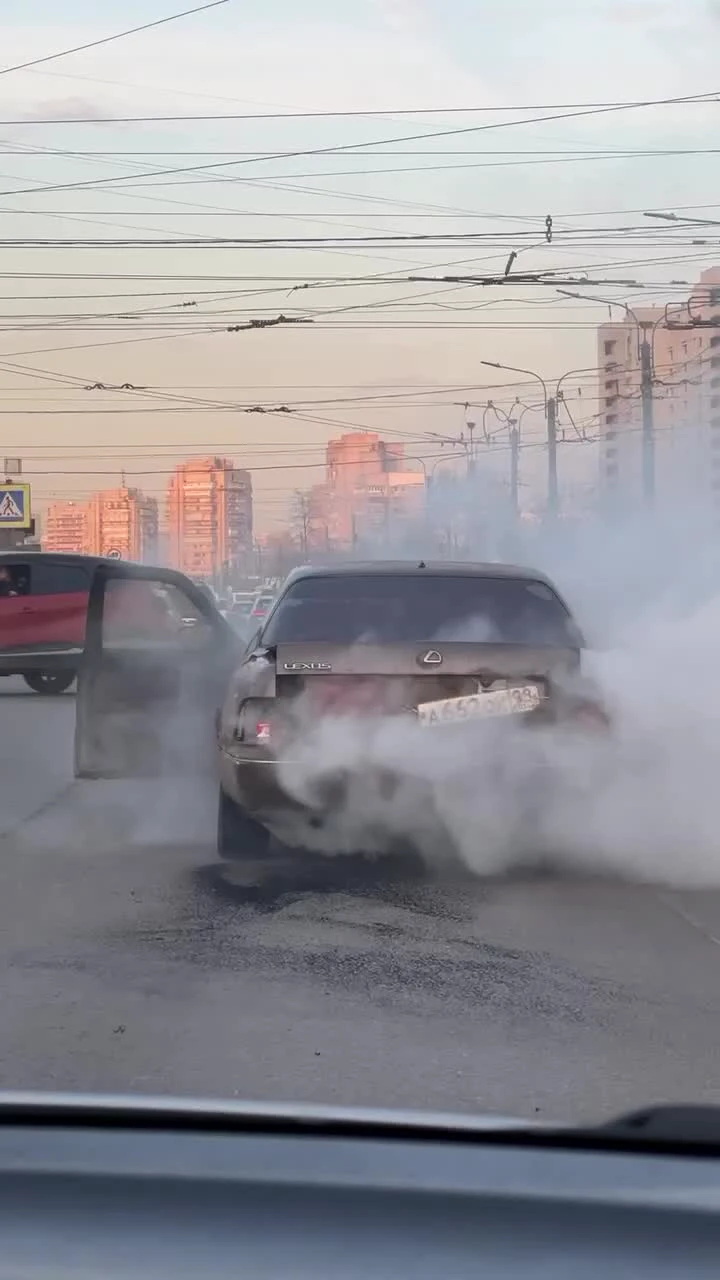 Водитель «ВАЗ» не справился с управлением и перевернулся под Пикалёво. В  ДТП погиб его сын — Мегаполис