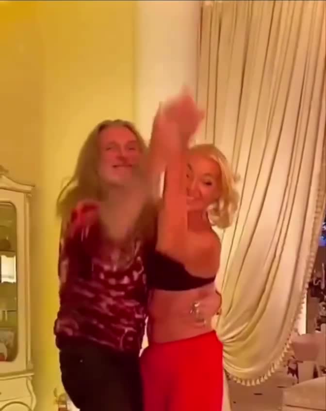 Голая балерина танцует с партнером и занимается с ним сексом порно видео