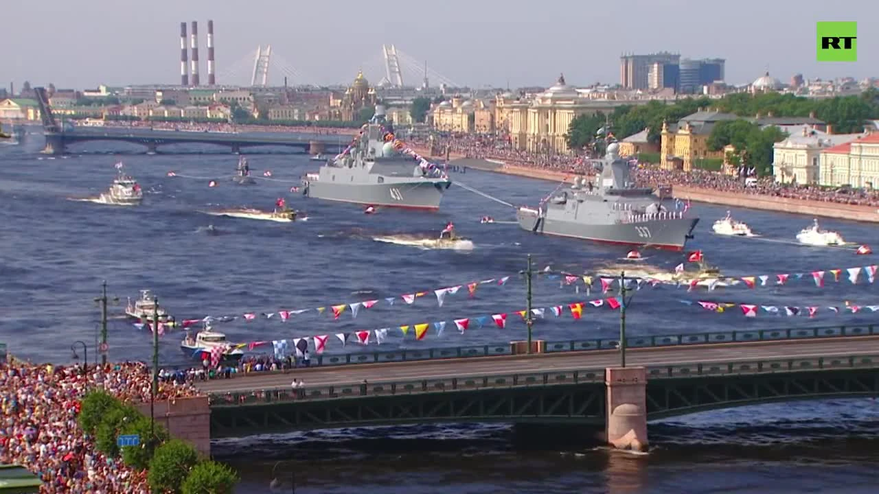 Флот сильной суверенной державы»: в Санкт-Петербурге прошёл Главный военно-морской  парад России — РТ на русском