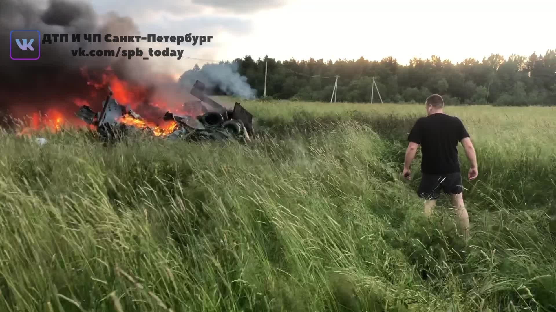 Пилот рухнувшего под Гатчиной вертолета уводил машину от жилых домов —  Мегаполис