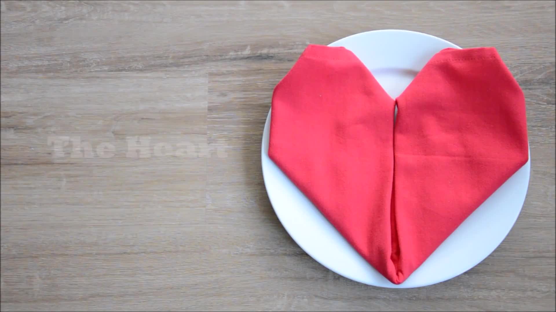 Видеоурок «Открытка с 3d сердцем из салфеток»
