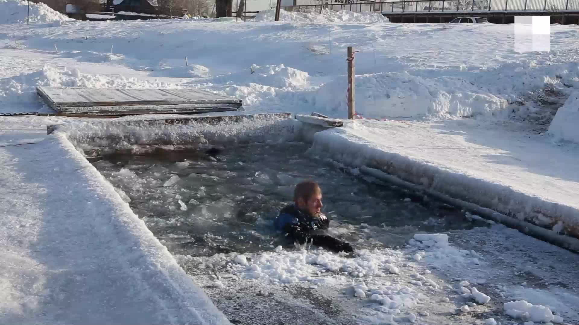 Работать круглый год, чтобы выжить: как и для чего в деревнях Якутии заготавливают лед